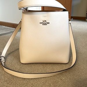 White coach bucket bag minor signs of wear very clean comes with dust bag